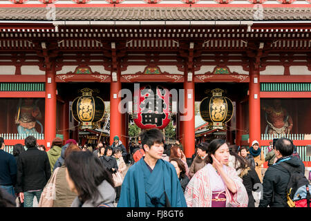 Tokyo; Japan -January  07: Young couple wearing a traditional Japanese Kimono Hozomon Gate at Senso-ji Temple in Asakusa, Tokyo. Stock Photo