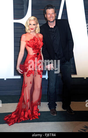 Beverly Hills, California. 28th Feb, 2016. Gwen Stefani and Blake Shelton attending the 2016 Vanity Fair Oscar Party Hosted By Graydon Carter at Wallis Annenberg Center for the Performing Arts on February 28, 2016 in Beverly Hills, California. © dpa/Alamy Live News Stock Photo