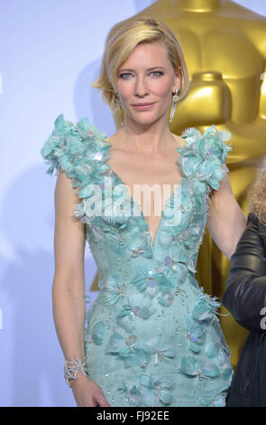 Actress Cate Blanchett poses in the press room during the 88th annual Academy Awards ceremony at the Dolby Theatre in Hollywood, California, USA, 28 February 2016. Photo: Hubert Boesl/dpa - NO WIRE SERVICE - Stock Photo