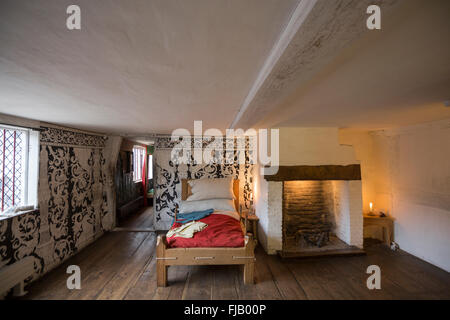 Bedroom in Shakespeare's house and birthplace, Stratford-upon-Avon, Warwickshire, UK Stock Photo
