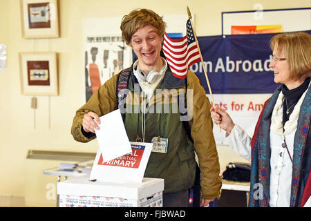 Edinburgh, Scotland, 1st March, 2016. As 'Super Tuesday' gets under way in the American presidential primary race, an  American voter casts his ballot in Edinburgh in the global presidential primary organised by Democrats Abroad Credit:  Ken Jack / Alamy Live News Stock Photo