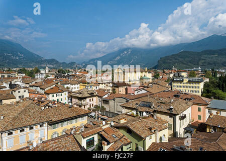 Dächer von Riva del Garda, Gardasee, Trentino, Italien | rooftops of Riva del Garda, Lake Garda, Trentino, Italy Stock Photo