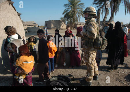 The welsh guards battel group on there tour of duty in Iraq 2004. they were posted just out side al Arhmar in southern Iraq. and it included bom disposal weapon finds and security patrols.they were there 2004/2005 op telic 5. Stock Photo