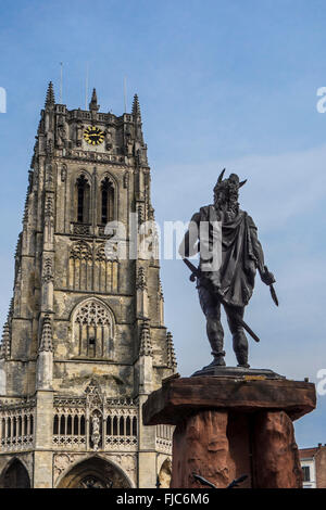 Statue of Ambiorix at the Great Market and the Tongeren Basilica / Onze-Lieve-Vrouwe Basiliek at Tongeren, Belgium Stock Photo