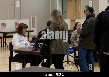 Arlington, Virginia, USA. 1st March, 2016. Virginians cast their votes in a pooling place for the US presidential primary in Arlington, on this Super Tuesday. Credit:  B Christopher/Alamy Live News Stock Photo