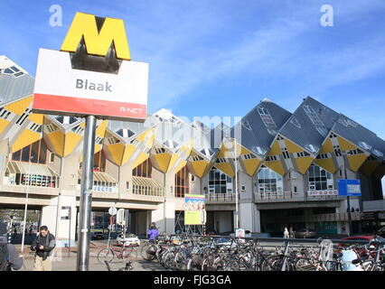 Cube Houses from the 1970s in Rotterdam, Blaak, Netherlands, designed by Dutch architect  Piet Blom. Metro & Train Station Blaak Stock Photo