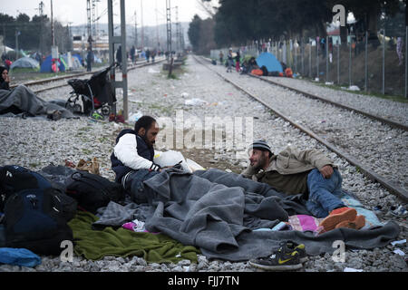 Idonemi, Greece. 1st Mar, 2016. Men talk as they wake up on the train tracks near Greece/Macedonia border Idomeni/Gevgelija. Thousands of migrants are stuck at the border between Greece and Macedonia where only the Syrians and the Iraqis can pass. unfortunately after clashes with Macedonian police on February 29th, the border remains closed causing mass crowding. 10,000 people are now on the border, in desperate conditions © Danilo Balducci/ZUMA Wire/Alamy Live News Stock Photo