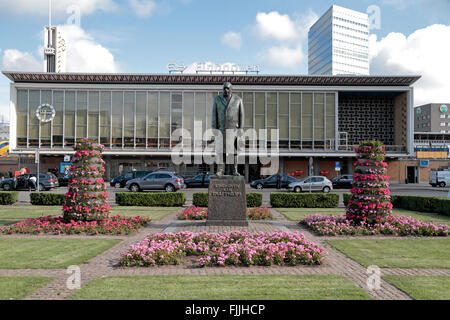 Statue of Dr A F Philips outside the train station in Eindhoven, Netherlands. Stock Photo
