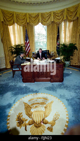 Washington, DC., USA, 24rd January, 1993 President William Clinton sits at his desk in the Oval Office as he works with Robert Rubin the Chairman of the Economic Council drafting the speech that he will deliver tomorrow on his economic polices  Credit: Mark Reinstein Stock Photo