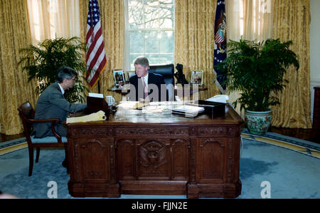 Washington, DC., USA, 24rd January, 1993 President William Clinton sits at his desk in the Oval Office as he works with Robert Rubin the Chairman of the Economic Council drafting  the speech that that he will deliver tomorrow on his economic polices  Credit: Mark Reinstein Stock Photo