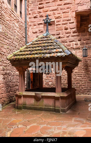 Castle / Chateau du Haut Koenigsbourg, detail of the well in the courtyard, Orschwiller, Alsace Wine road, Bas Rhin, France Stock Photo