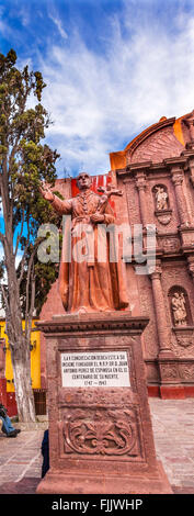 Espinosa Statue Templo Del Oratorio De San Felipe Neri Church Facade San Miguel de Allende, Mexico. Built church in 1712 Stock Photo