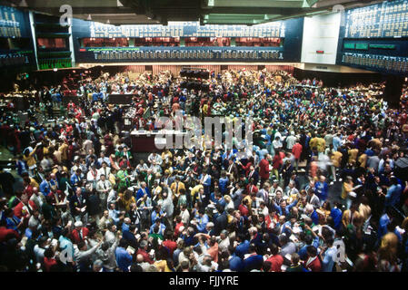 Chicago, Illinois, USA, 1st August,1986 The Chicago Board of Trade (CBOT), established in 1848, is the world's oldest futures and options exchange. More than 50 different options and futures contracts are traded by over 3,600 CBOT members through open outcry and electronic trading.  Credit: Mark Reinstein Stock Photo