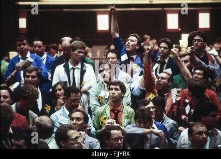 Chicago, Illinois, USA, 1st August, 1986 The Chicago Board of Trade (CBOT), established in 1848, is the world's oldest futures and options exchange. More than 50 different options and futures contracts are traded by over 3,600 CBOT members through open outcry and electronic trading.  Credit: Mark Reinstein Stock Photo