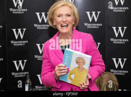 Waterstones, Piccadilly, London, March 3rd 2016. Great British Bake-off judge Mary Berry appears at Waterstones Piccadilly to sign copies of her latest book Foolproof Cooking. Credit:  Paul Davey/Alamy Live News Stock Photo