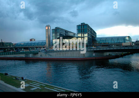 der neue Berliner Hauptbahnhof, ehemals Lehrter Bahnhof, 31. Mai 2006, Berlin-Tiergarten.