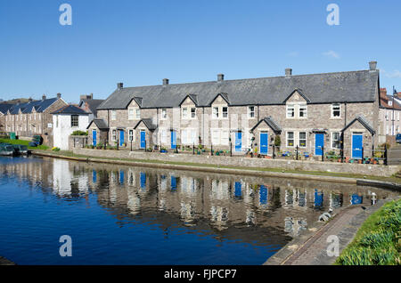 Cwrt Conway housing association cottages on the side of the canal in Brecon,Powys Stock Photo