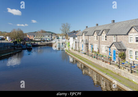 Cwrt Conway housing association cottages on the side of the canal in Brecon,Powys Stock Photo