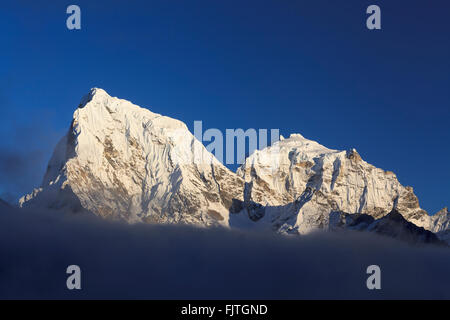 Cholatse and Tawoche peaks. Sagarmatha National Park. Solukhumbu District. Nepal. Stock Photo