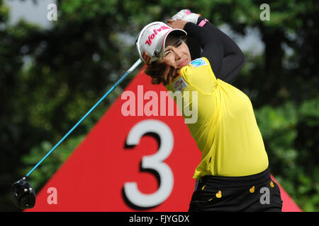 Singapore. 4th Mar, 2016. Thailand's player Pornanong Phatlum tees off during the HSBC Women's Champions held at Singapore's Sentosa Golf Club on March 4, 2016. The HSBC Women's Champions enters the second day of competition on Friday. © Then Chih Wey/Xinhua/Alamy Live News Stock Photo