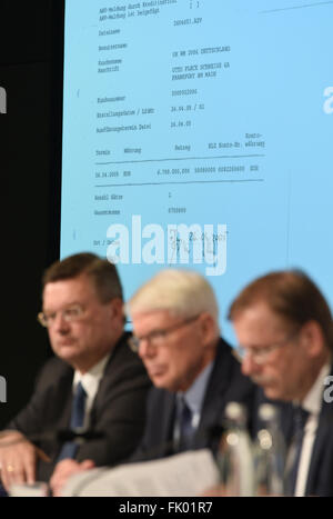 Reinhard Grindel (l-r), treasurer of the German Football Association ...