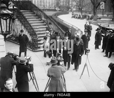 First Lady Eleanor Roosevelt and U.S. President Franklin D. Roosevelt with photographers outside White House on Inauguration Day, Washington DC, USA, Harris & Ewing, March 4, 1933 Stock Photo