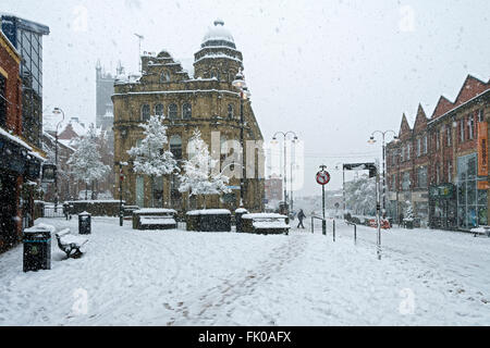 Yorkshire Street, Oldham, in heavy snow.  Oldham town centre, Greater Manchester, England, UK Stock Photo