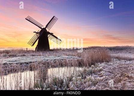 Dawn at Herringfleet mill on a frosty winters morning Stock Photo