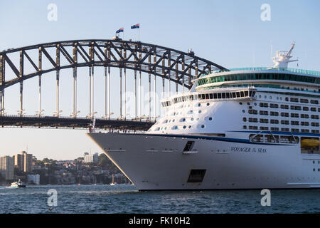 Royal Caribbean cruise liner, Voyager of the Seas, departs Sydney Harbour Stock Photo