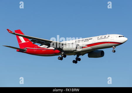 Shanghai Airlines Airbus A330-243 B-6546 Stock Photo - Alamy