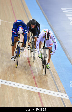 London, UK. 5th March, 2016. Fabian Hernando Puerta Zapata (COL, white top) pushing hard for the line, closely pursued by Gregory Bauge (FRA, blue top) and Sam Webster) in the race for 5th to 8th place positioning in the Mens Sprint at the UCI 2016 Track Cycling World Championships, Lee Valley Velo Park. Credit:  Michael Preston/Alamy Live News Stock Photo