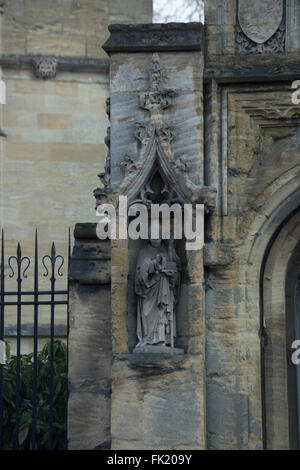 Statues on Magdalen College, Oxford gate Stock Photo