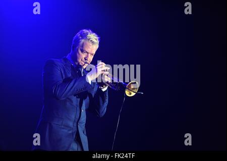 Jakarta, Indonesia. 6th Mar, 2016. U.S. musician Chris Botti performs during the Jakarta International Java Jazz Festival in Jakarta, Indonesia, March 6, 2016. The 12th Jakarta International Java Jazz Festival is held from March 4 to 6. © Zulkarnain/Xinhua/Alamy Live News Stock Photo