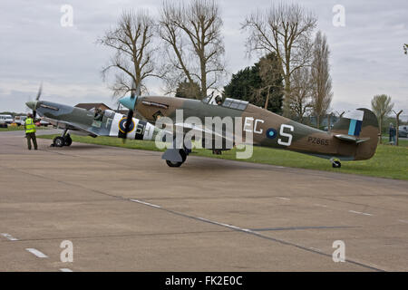Hurricane Mk.IIc, PZ865 and Spitfire Mk.Vb, AB910 ready to roll Stock Photo