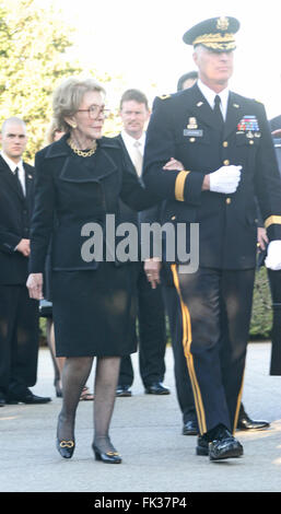 California, USA. 9th June, 2004. Former US First Lady Nancy Reagan (L ...