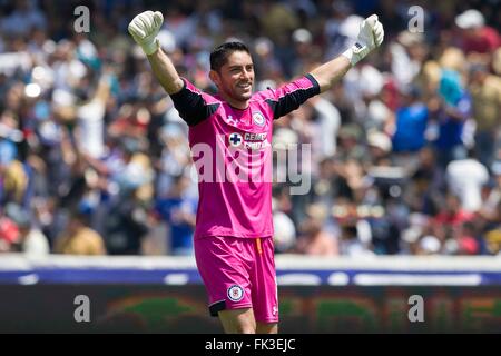 Mexico City, Mexico. 27th Feb, 2016. Cruz Azul's goalkeeper Jesus Corona  celebrates a score during the match of Day 8 of 2016 Closing Tourmament of  MX League against Monterrey in Mexico City