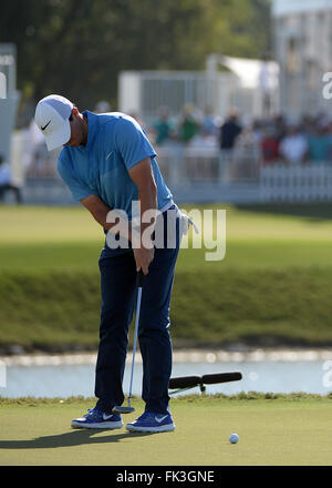 Doral, Florida, USA. 06th Mar, 2016. Rory Mcilroy of Nothern Ireland on the 9th green during the final round of the World Golf Championships-Cadillac Championships - Final Round at Trump National Doral in Doral, FL Credit:  Action Plus Sports/Alamy Live News Stock Photo