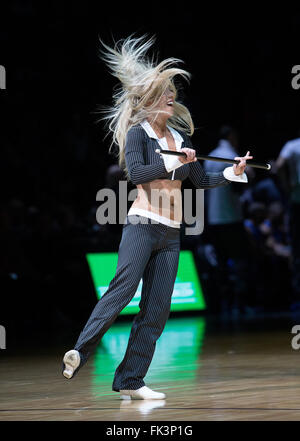 Denver, Colorado, USA. 6th Mar, 2016. A Denver Nuggets Dancer entertains the crowd during the 1st. Half at the Pepsi Center Sunday afternoon. The Nuggets beat the Mavericks in OT 116-114. © Hector Acevedo/ZUMA Wire/Alamy Live News Stock Photo