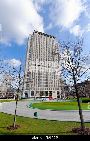 Shell Otr Waterloo Shell Oil company headquarters building, Collyer Quay, Singapore, Asia ...