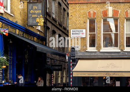 London, UK - 24 February 2016: Ye Grapes pub, a free house in Shepherd Market, Mayfair Stock Photo