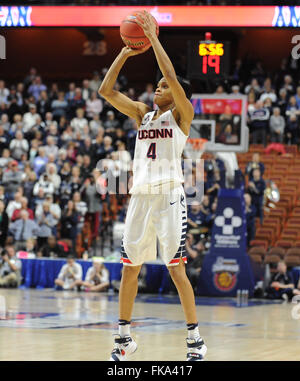 Uncasville, CT, USA. 7th Mar, 2016. UConn Huskies Guard Moriah Jefferson (4) in action during the NCAA American Conference Championship Basketball game against USF at Mohegan Sun Arena in Uncasville, CT. Gregory Vasil/CSM/Alamy Live News Stock Photo