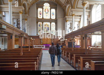 A couple looking at the interior of St James Church, Piccadilly London UK Stock Photo