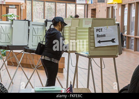 Detroit, Michigan, USA. 8th March, 2016. A woman votes in Michigan's primary presidential election. Credit:  Jim West/Alamy Live News Stock Photo