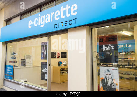 New system electronic cigarettes. Vape pod system or pod mod. Small and  lightweight nicotine vapor sticks with replaceable cartridges Stock Photo