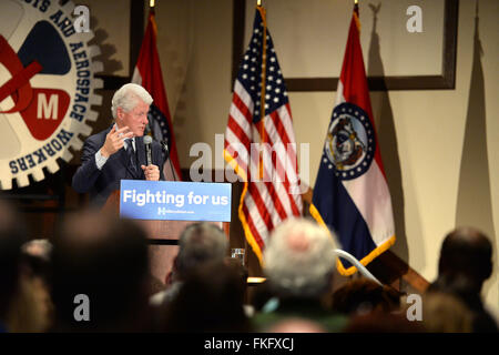 Bridgeton, Missouri, USA. 23rd Mar, 2010. Former president Bill Clinton speaks to supporters of wife and candidate Hillary Clinton, at District 9 Machinists Hall in Bridgeton, outside St. Louis. Credit:  Gino's Premium Images/Alamy Live News Stock Photo
