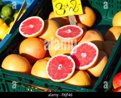 Grapefruits, pictured at a market in Berlin on February, 13, 2016. Photo: Wolfram Steinberg/dpa Stock Photo
