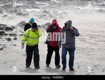 Marazion beach, Cornwall, UK. 9th March, 2016. UK Weather: Visitors and ...