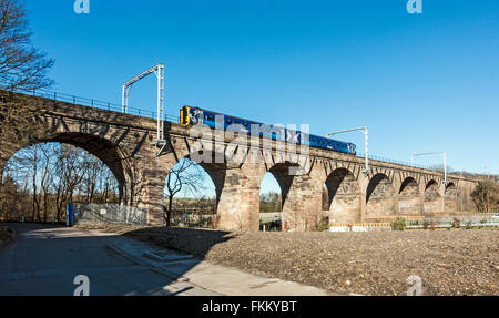 Scotrail Class 158 DMU passes over Castlecary rail viaduct crossing the M80 en route to Glasgow Queen Street Station. Stock Photo