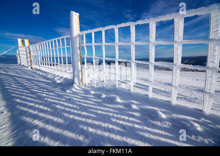 A frozen wire fence below the summit of Geal-charn Mor, Cairngorms in the Scottish Highlands, UK. Stock Photo
