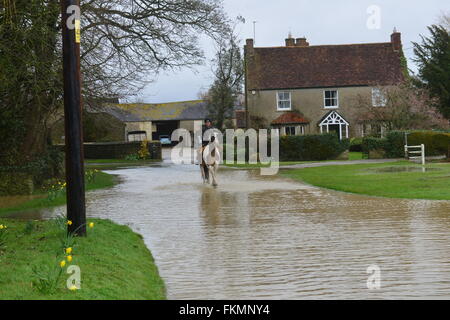 Stratton, UK. 9th March 2016. Stratton Audley Village Flooding 9th march 2016 Credit:  Cpuk/Alamy Live News Stock Photo